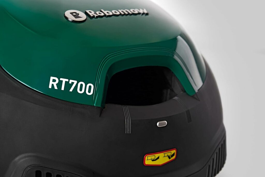 ROBOMOW RT700 robot mower / lawn robot for surfaces up to 700 m², 10.2 Ah, 18 cm cutting width, easy installation, self-cleaning and includes floating mowing deck, mulch cleaner