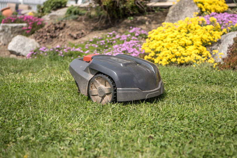 Was Sind Die Vorteile Eines Mähroboters Im Vergleich Zu Einem Herkömmlichen Rasenmäher?