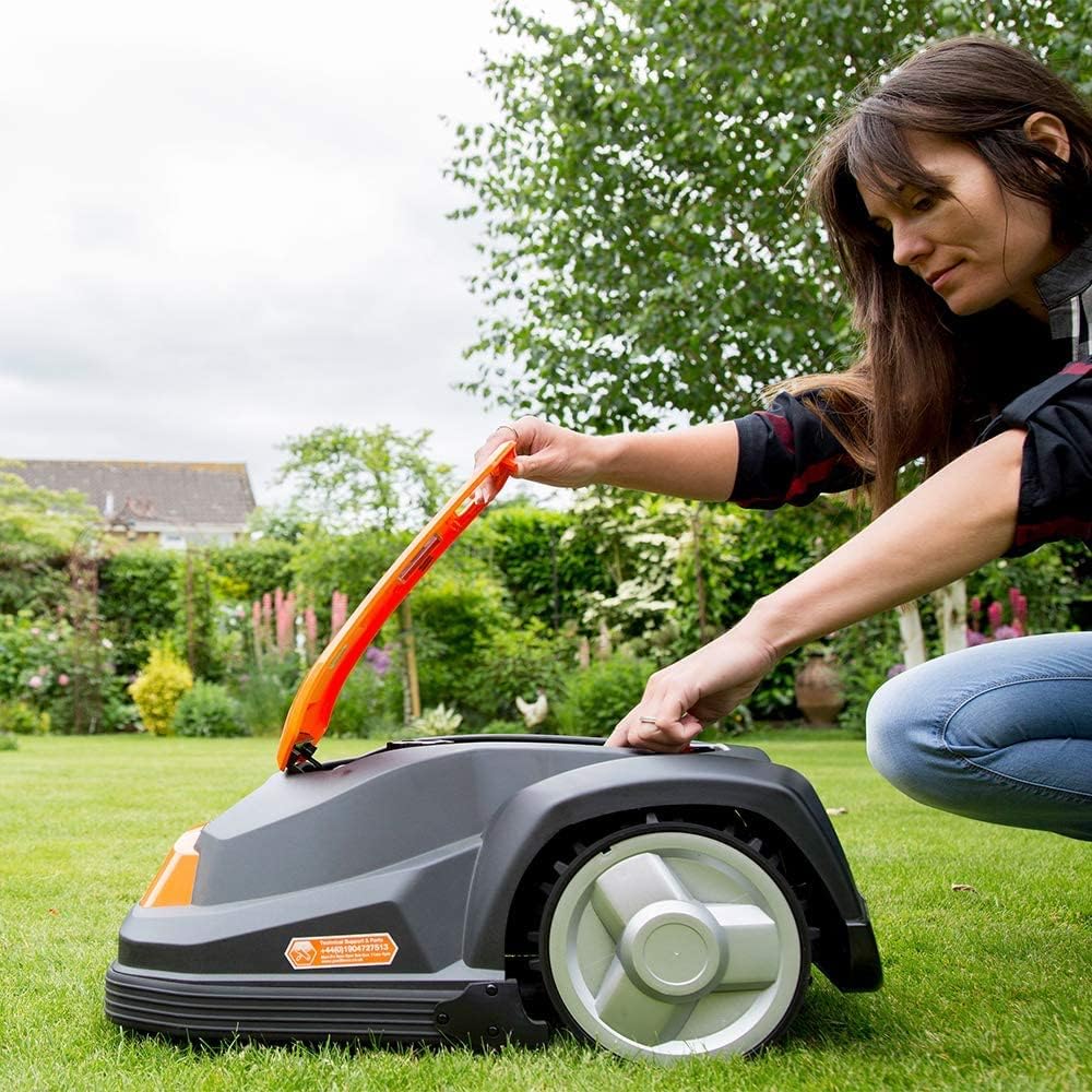 Yard Force Lawnmower Robot SA900ECO, Suitable for Lawns up to 900 m², Edge Cutting Function, Rain Sensor and Brushless Motor, 28 V, Black/Orange
